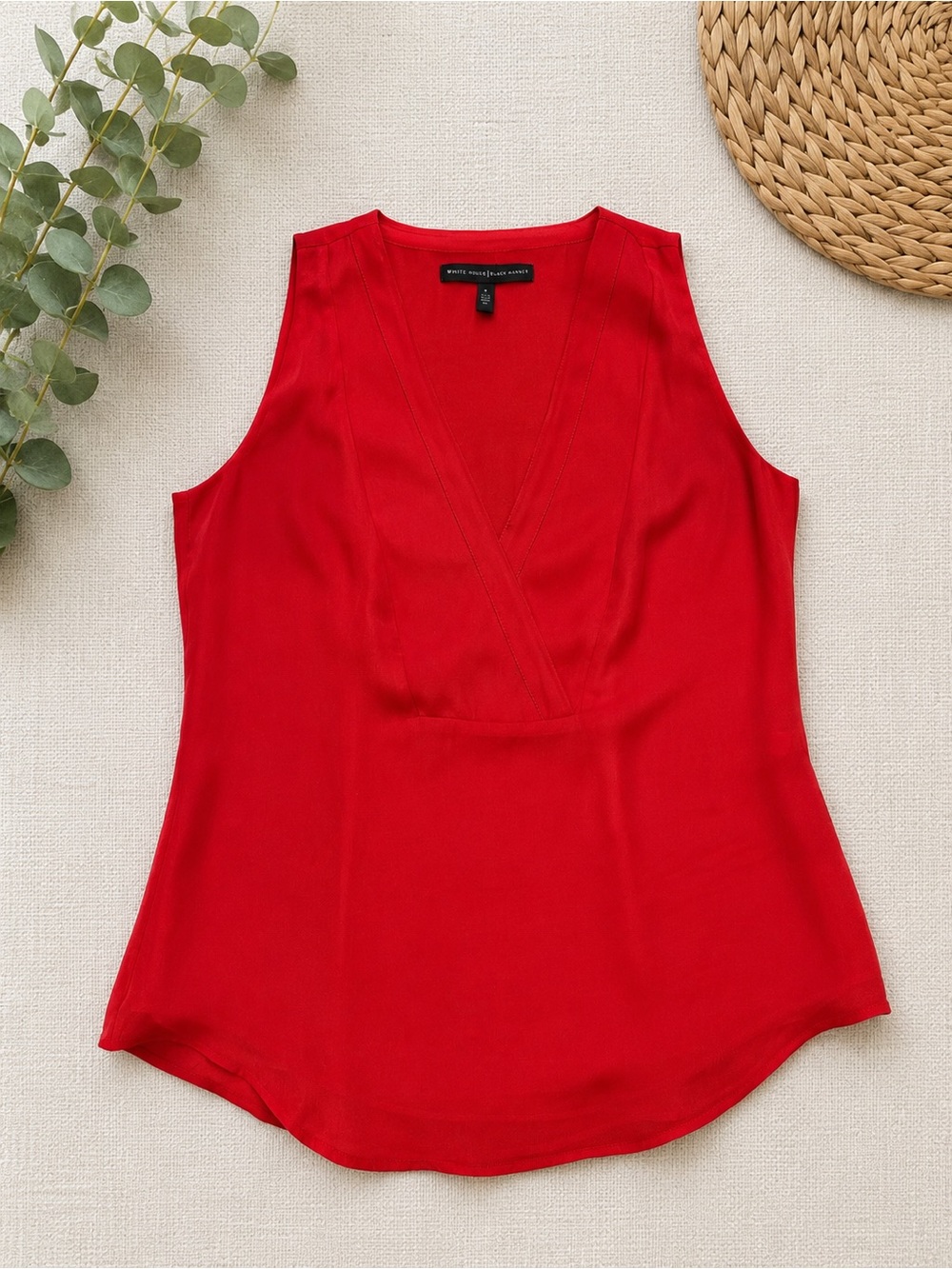 White House Black Market Sleeveless V-Neck Blouse – Size 8 – Bright Red